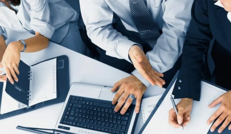 Бухгалтерские услуги на аутсорсинге для онлайн‑магазинов и маркетплейсов: как не утонуть в отчетности